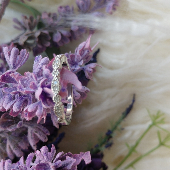 NEW 925 Beautiful lab created simulated diamond band - Picture 4 of 6